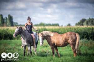 Clotilde et ses chevaux lifestyle par Laurent Bossaert Studio Pictures of You